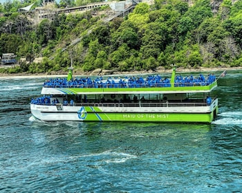 Niagara USA: Daredevil Walking Tour & Maid of Mist Boat Ride