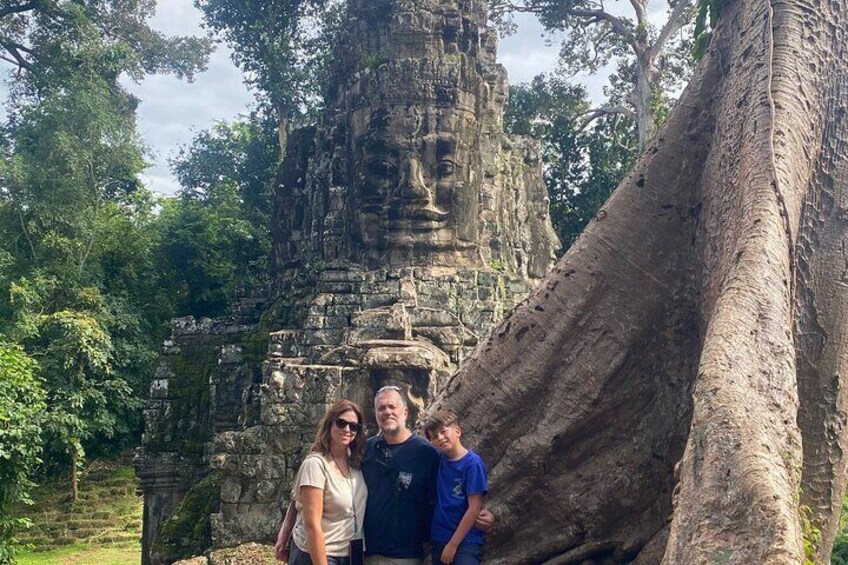 Victory gate of Angkor Thom city 