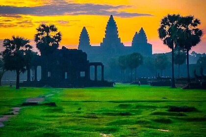 1- Day Angkor Wat Sunrise Private Tour With Tuk-Tuk