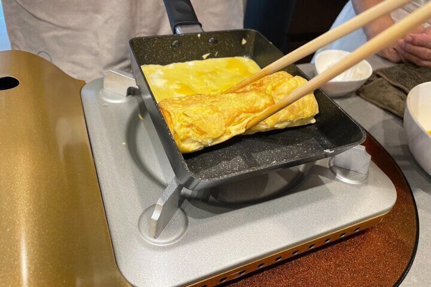 Making Tamagoyaki