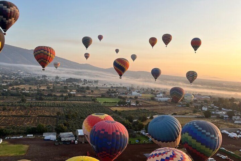 Hot Air Balloon Ride Over Teotihuacan 