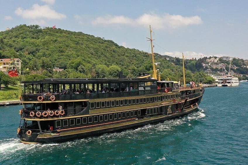 Private Golden Diner Cruise on the Bosphorus