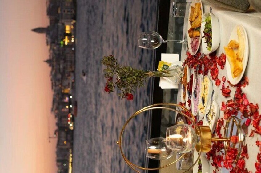 Private Golden Diner Cruise on the Bosphorus