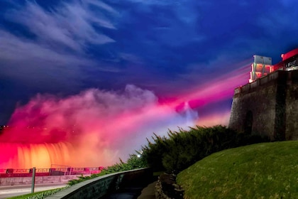 Niagara Falls Hotels: Tour with Boat, Dinner and Lights Show