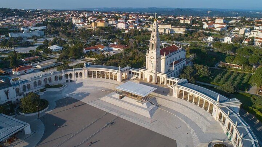 Fatima, Batalha, Nazare, Obidos Small Group Tour From Lisbon