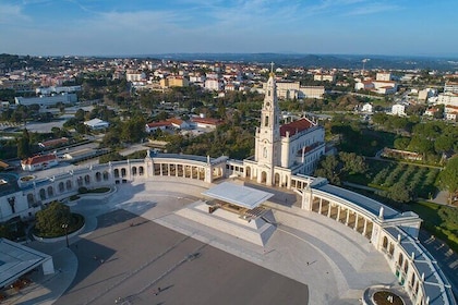 Fatima, Batalha, Nazare, Obidos Small Group Tour From Lisbon