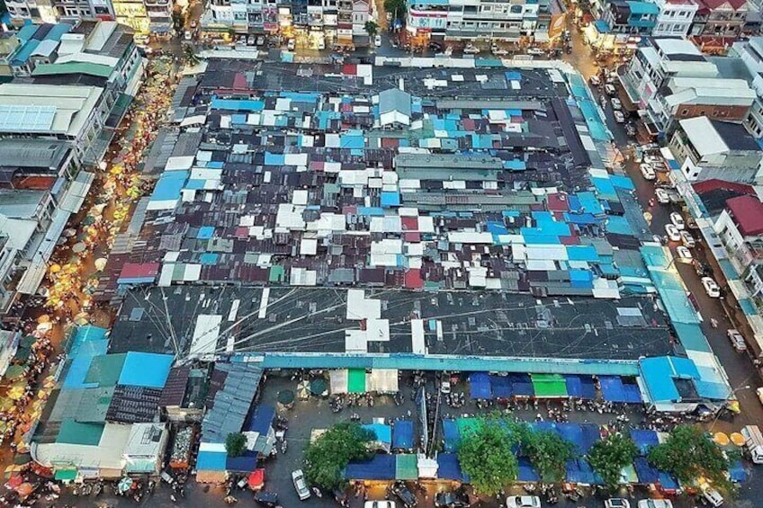 Above picture of The Russian Market (Tuol Tompoung Market)