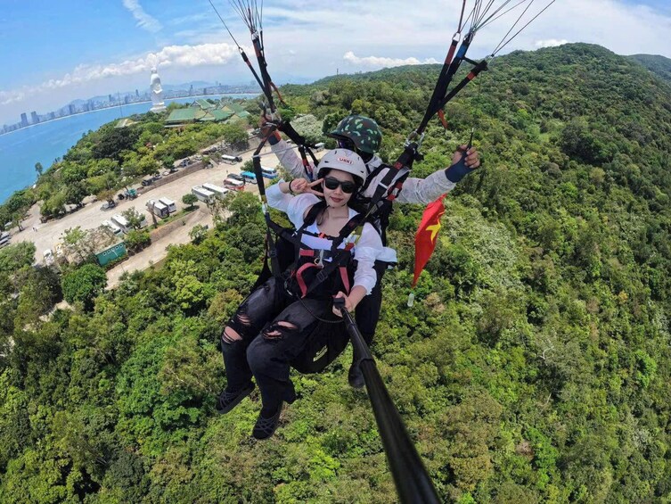 Da Nang: Tandem Paragliding Experience at Ban Co Peak