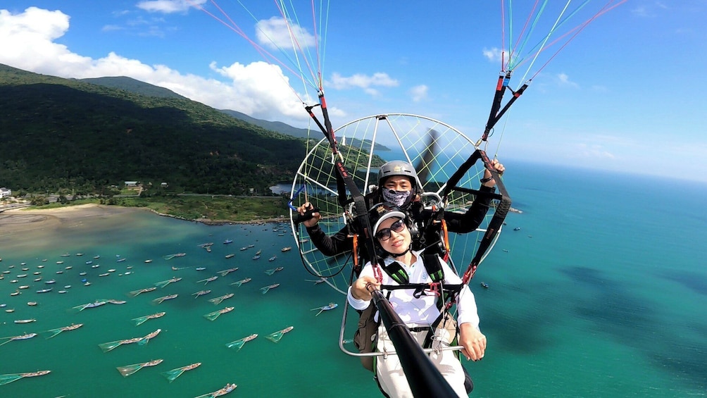 Da Nang: Tandem Paragliding Experience at Ban Co Peak