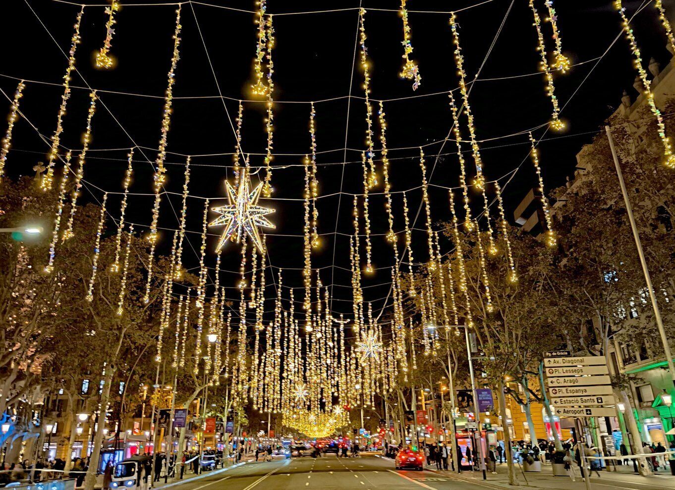 Picture 3 for Activity Barcelona: Christmas Walking Tour