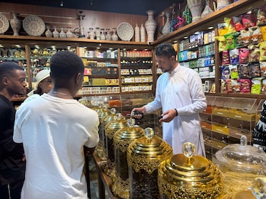 Discover Old Dubai Walking Tour With Food Tasting