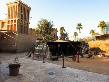 Découvrez le vieux Dubaï en marchant excursion avec une dégustation de nour...