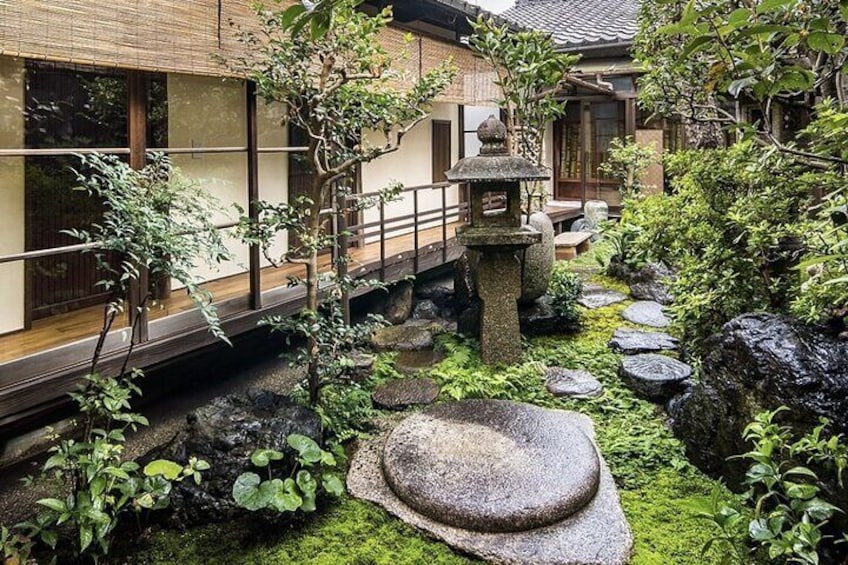 【Courtyard of Kyomachiya】