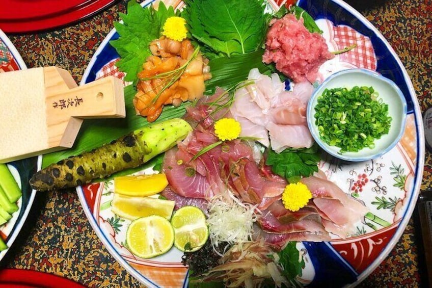 【Tuna、sea bream,and
other hand-rolled sushi ingredients】