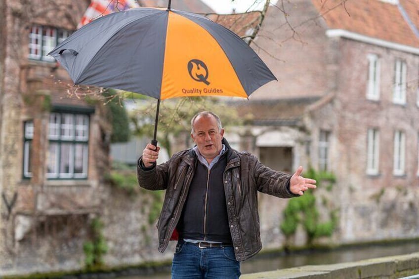 2-Hour Historical Walking Tour in Bruges with Praline Included