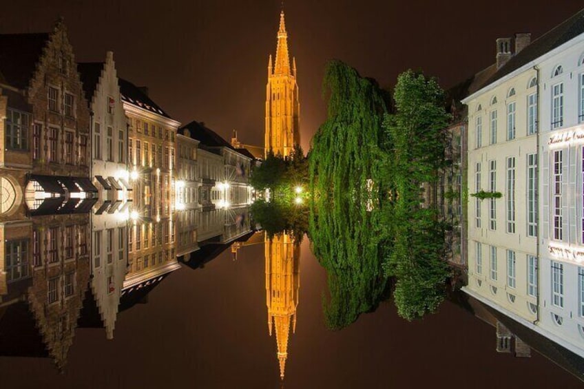 2-Hour Historical Walking Tour in Bruges with Praline Included