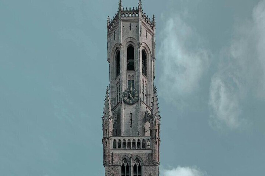 2-Hour Historical Walking Tour in Bruges with Praline Included