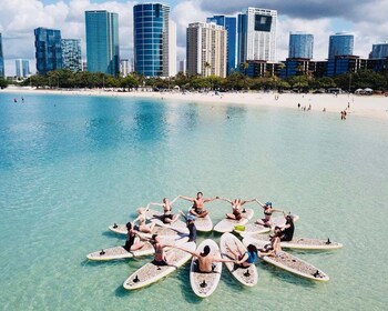 Honolulu: SUP (Standup Paddleboard) Yoga Class