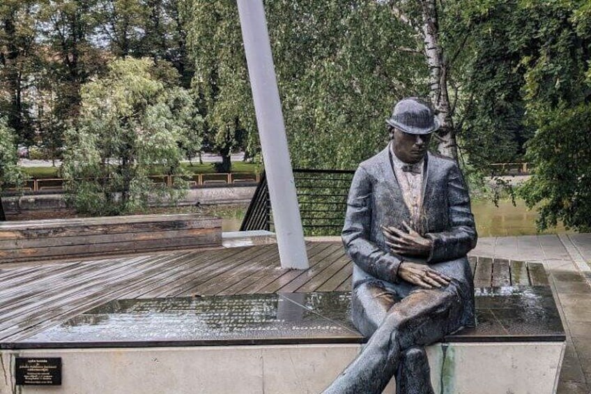 Meeting point aross Arch Bridge, in the park, Lydia Koidula and Johann Voldemar Jannsen Memorial