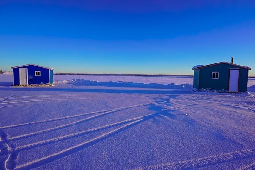 Yellowknife Private Ice Fishing and Aurora Tour in Heated Hut