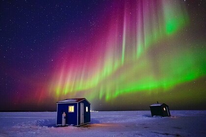 Yellowknife Private Ice Fishing and Aurora Tour in Heated Hut