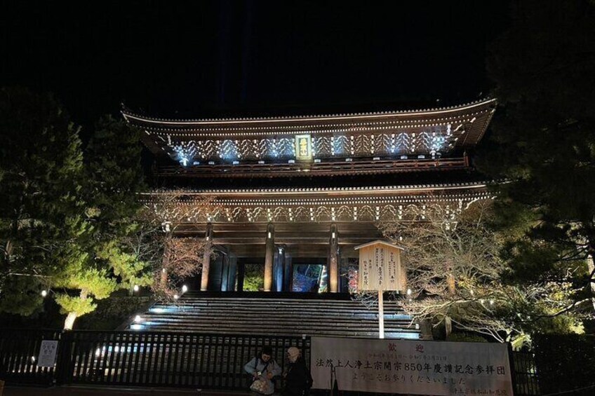 With someone you love: Illuminated Kyoto Tour by Bicycle