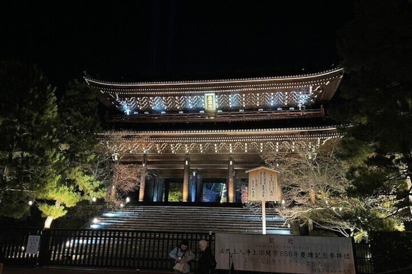 With someone you love: Illuminated Kyoto Tour by Bicycle