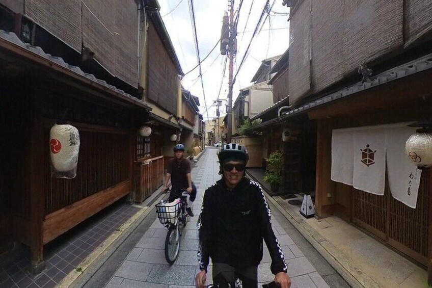 Kyoto Private Guided E-Bike Tour