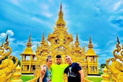 Chiang Rai:Private Transfer to Chiang Mai & Temples Visit