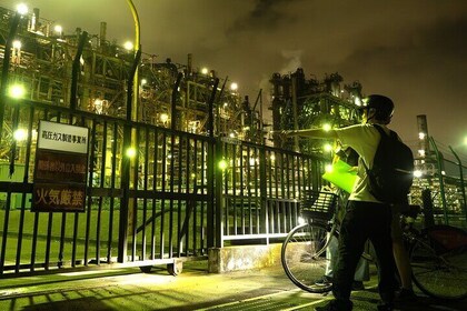 Yokohama Magical Night Cycling Tour in Keihin Industrial Zone