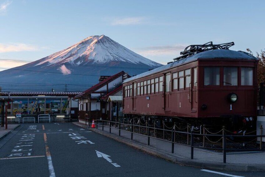 Private Tour of Mount Fuji with Kawaguchi Lake and Oshino Hakkai