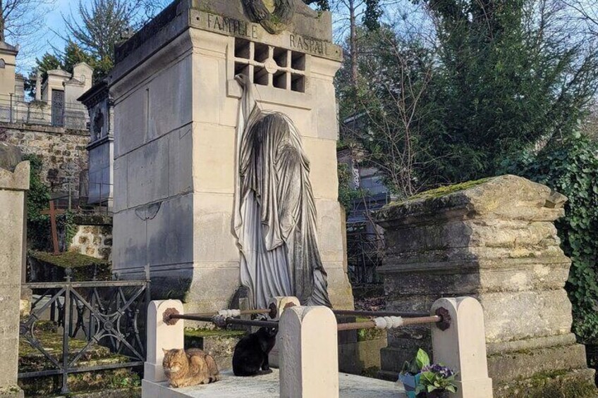 Père Lachaise Cemetery Private Tour