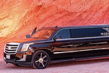 3HR Red Rock Limousine Tour with Champagne and Goodies