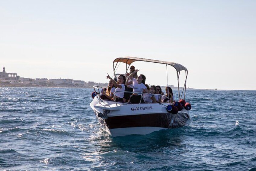 Monopoli: Exclusive Boat Party Experience