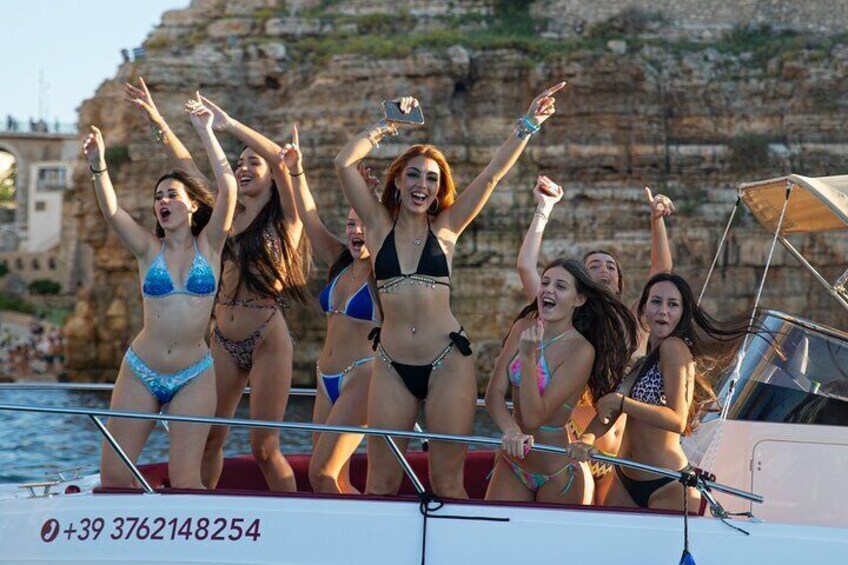Monopoli: Exclusive Boat Party Experience