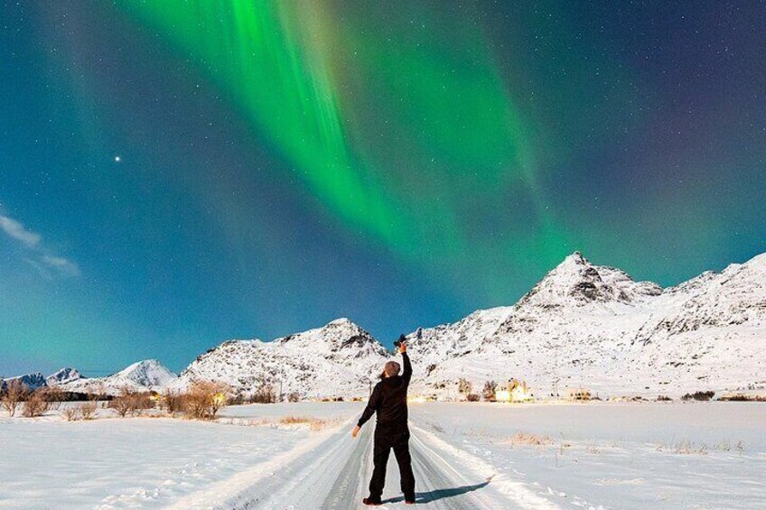 photographer with the northern lights in Lofoten