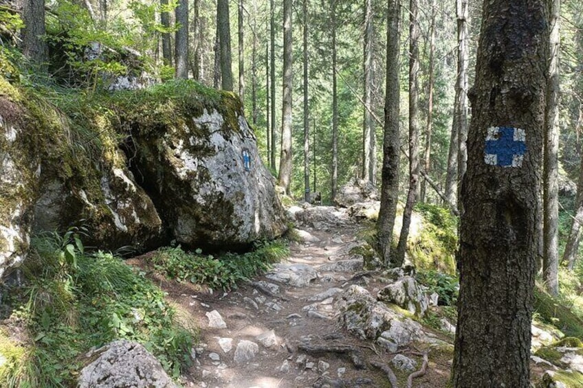 Gorges, Caves and Mountains Private Tour with Archery Experience 