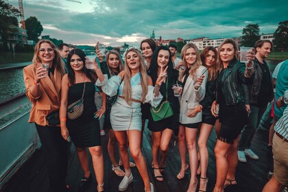 Kraków: Vistula River Sightseeing Cruise with Unlimited Beer