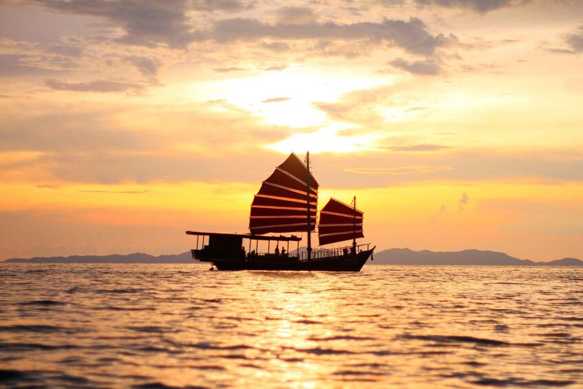 Krabi: 4-Islands Sunset Cruise with Bioluminescent Snorkel