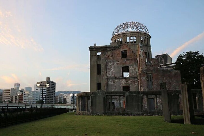 All Included Tour in Hiroshima With Cruiser Pick Up and Lunch