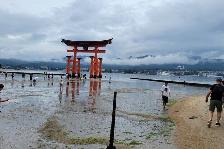 All Included Tour in Hiroshima With Cruiser Pick Up and Lunch