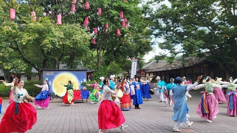 Korea Folk Village and Whasung Fortress Private Tour