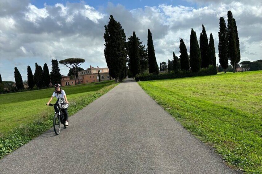 Private E-bike tour of Appian way, Aqueduct & catacombs with food