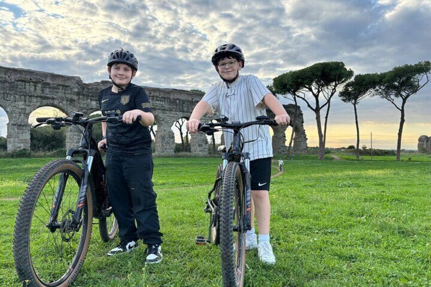 Private E-bike tour of Appian way, Aqueduct & catacombs with food