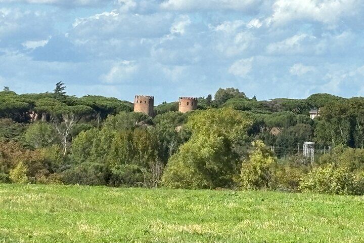 Private E-bike tour of Appian way, Aqueduct & catacombs with food