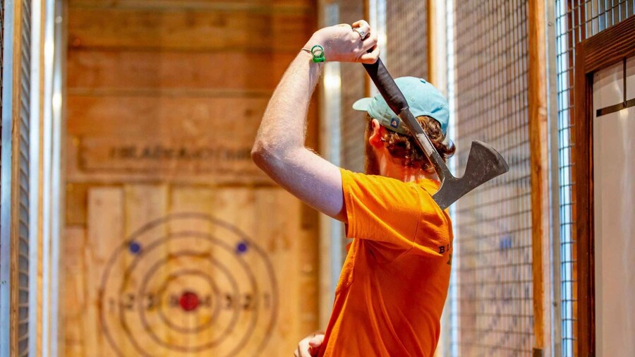 Honolulu: Blade & Timber Axe Throwing