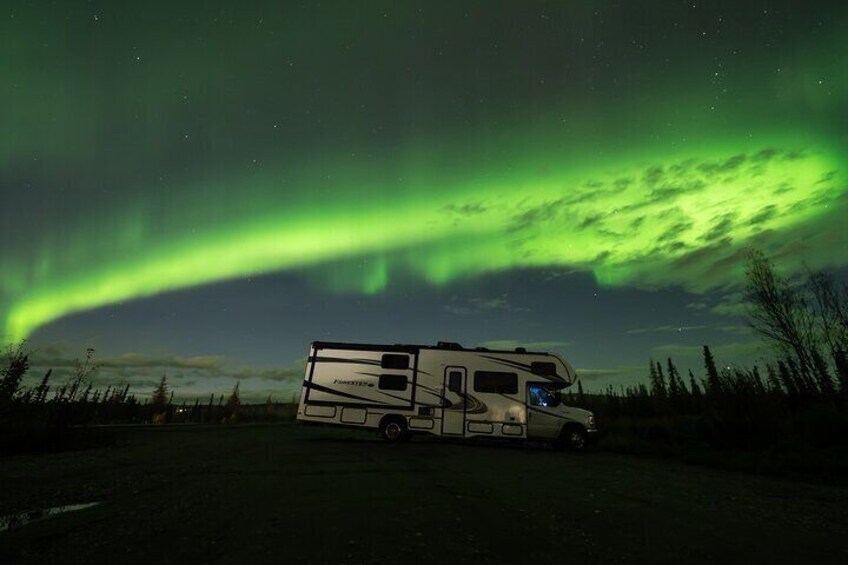 Luxury RV Aurora Chasing Tour with Photography 