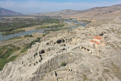 Visita guiada de día completo a Mtskheta, Uplistsikhe y el Museo Stalin