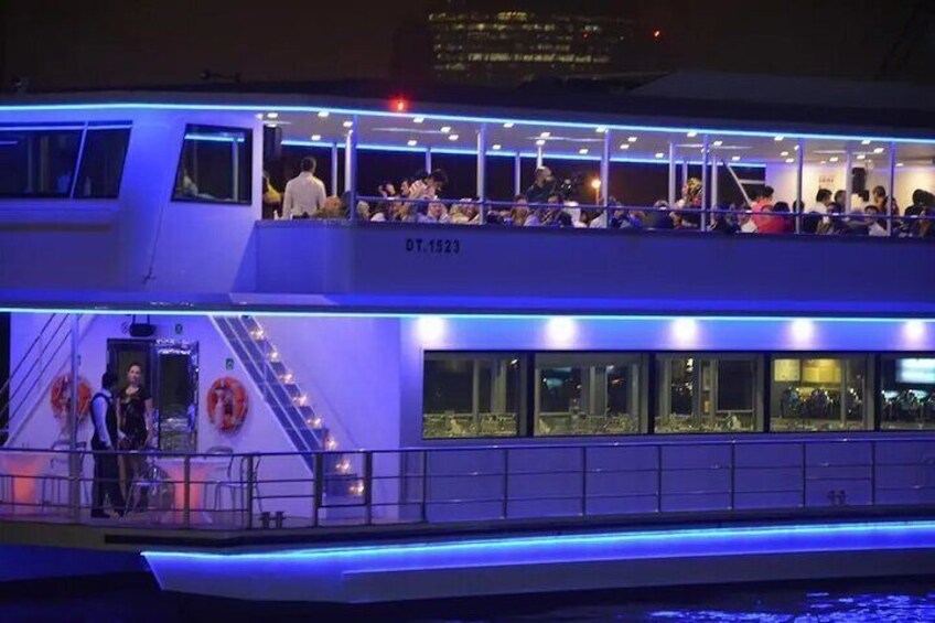 Premium Dinner Cruise at Dubai Marina