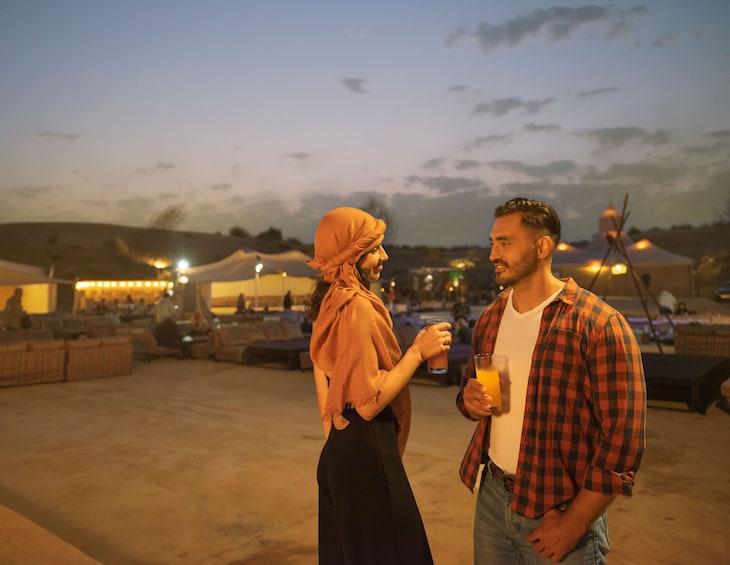 Dubai Caravanserai Desert Dinner with 5-Star BBQ Buffet & Shows